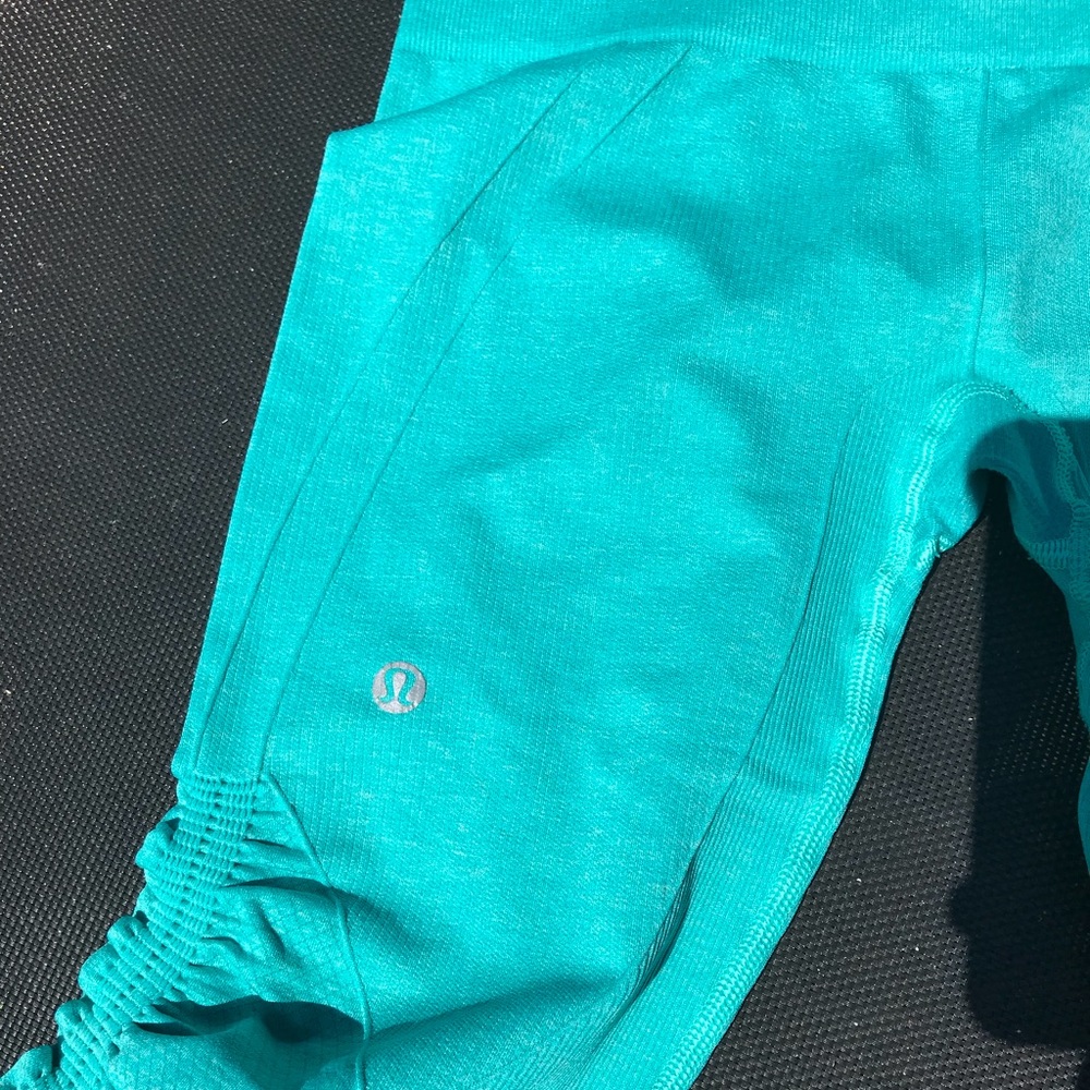Lululemon teal crop flow II